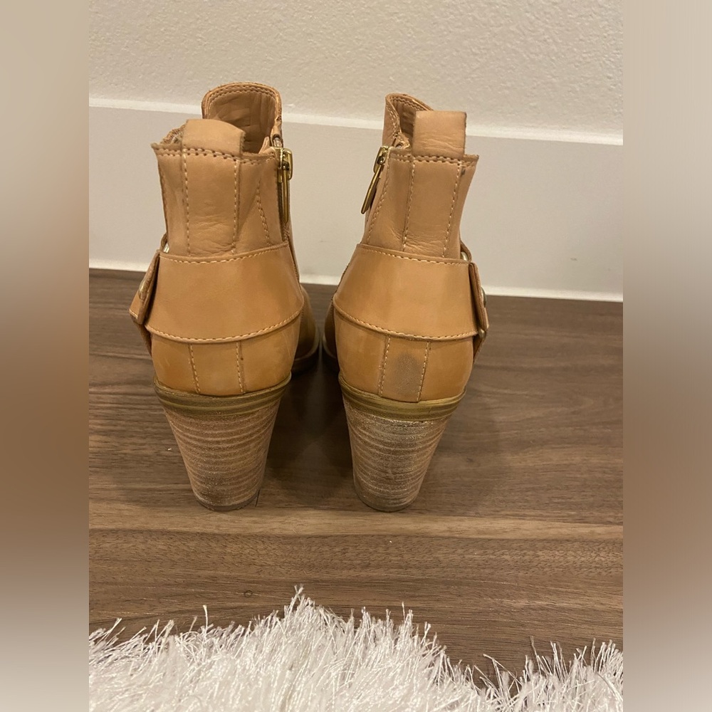 Vince Camuto Berindal Bootie Tan Leather Ankle Boots - Picture 5 of 5